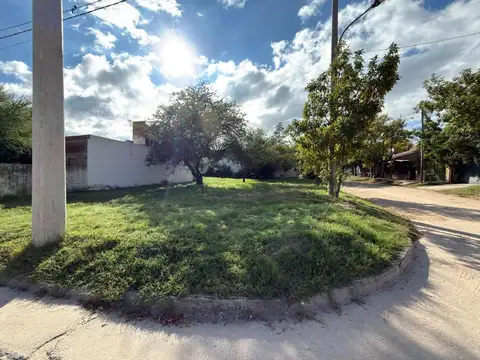 TERRENO EN ESQUINA | 360 m² | FRENTE A PLAZA | MINA CLAVERO