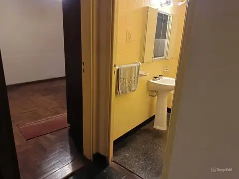 Casa de pasillo en Venta Abasto 4 dormitorios, patio y terraza.