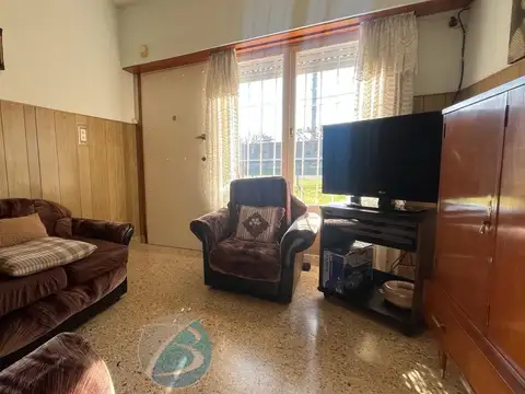 Casa 3 ambientes con parque y garaje