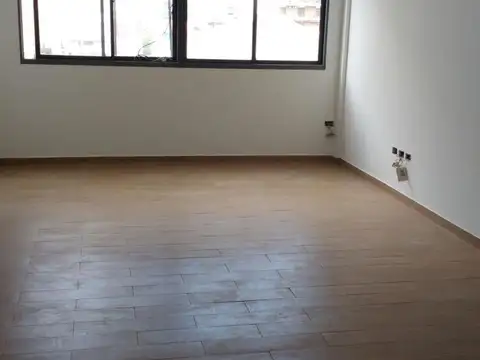 VENTA OFICINA EN EXCELENTE UBICACION C/RENTA 
