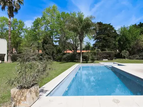 Casa en Venta con 5 cocheras