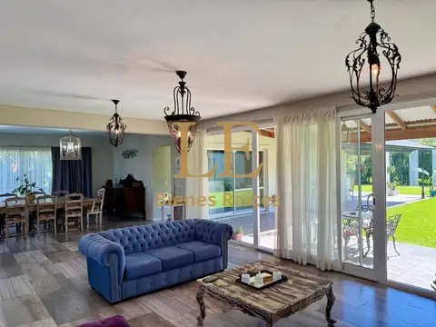 Casa en Venta con 4 cocheras
