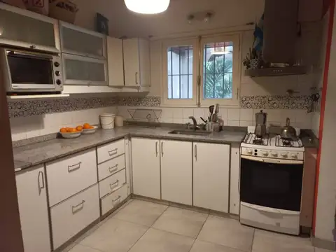 Casa 6 ambientes con 1 baño