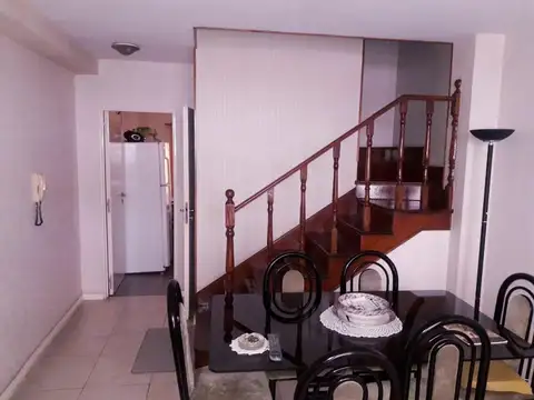 Depto Tipo Casa 4 ambientes con 2 baños