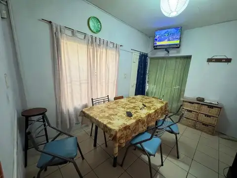 Casa 6 ambientes con 2 baños