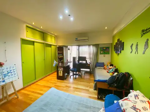 Casa en Venta con 4 cocheras