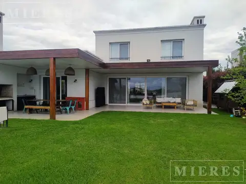 Casa en alquiler de verano sobre lote a la laguna. San Francisco, Villa Nueva