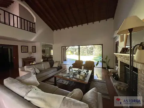 excelente casa en SAN CARLOS C.C.
