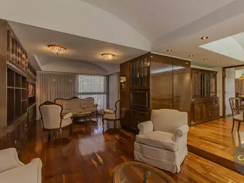 Casa en Venta con 4 cocheras