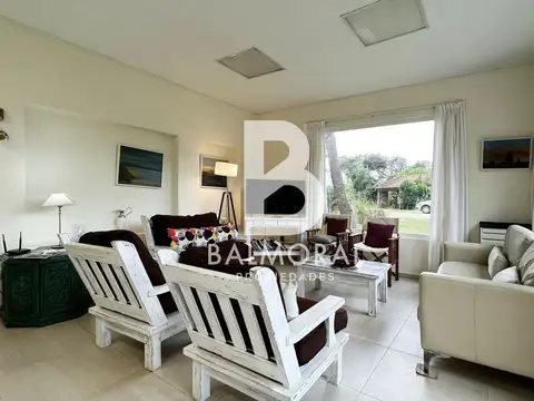 Casa 3 ambientes con 2 baños