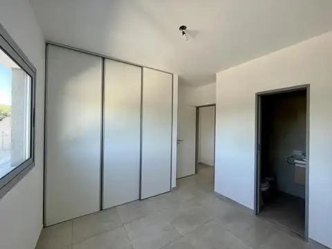 Casa 2 ambientes con 2 baños