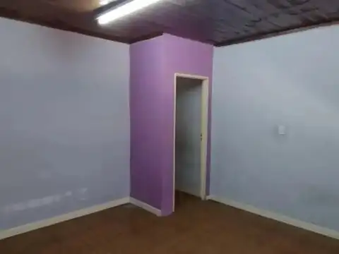 Casa 5 ambientes con 1 baño