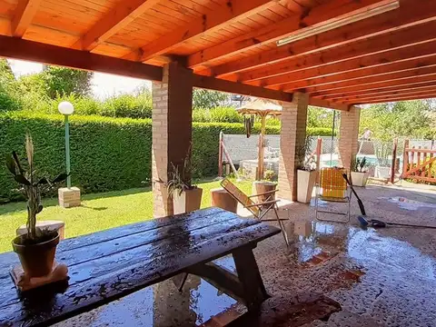 VENTA CASA 2 DORMITORIOS PILETA  PARQUE SIQUIMAN