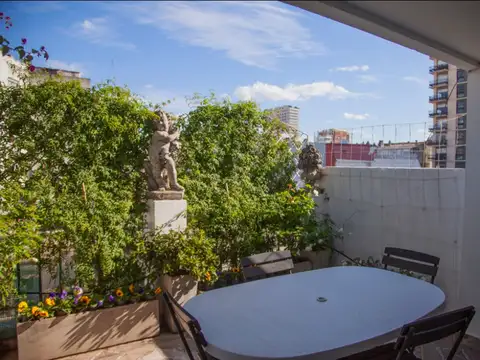 EXCELENTE DEPARTAMENTO DE TRES DORMITORIOS CON COCHERA Y SEGURIDAD