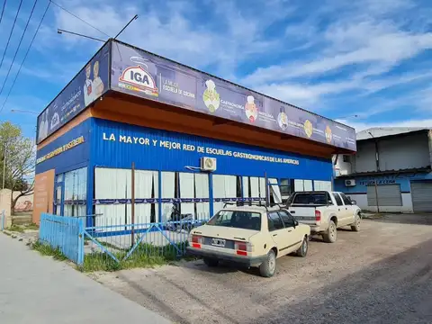 VENTA: GALPON + OFICINAS + SALON COMERCIAL  - FRENTE A RUTA 22 - INGRESO A G. ROCA-