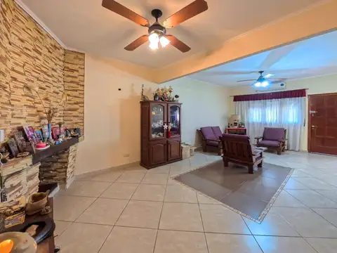 Casa 3 ambientes con 2 baños