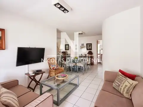 Vende apartamento de 3 dormitorios en Mansa Punta del Este.