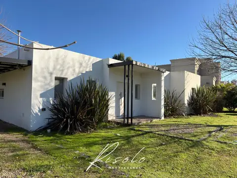 Casa en Venta sobre lote interno. 3 dormitorios, Oficina. Barrio Cerrado, Escobar