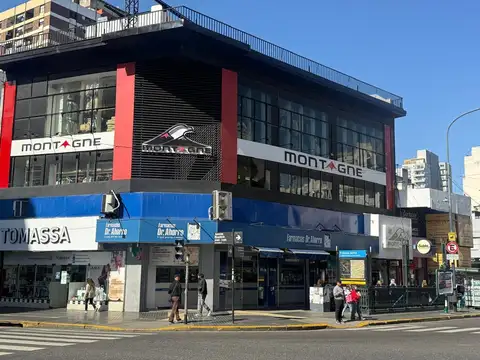 Local en alquiler en Av. Rivadavia esquina del Barco Centenera