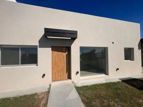 CASA EN VENTA A ESTRENAR, 3 DORMITORIOS Y PILETA B DON MATEO