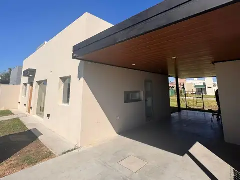 Casa en Venta con 1 cochera