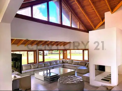 Casa en Venta en El Hoyo, USD 2.350.000