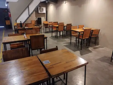 Excelente Galpon Gastronomico en La Boca.