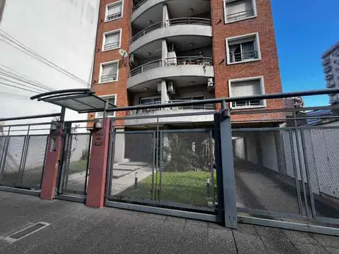 Departamento 2 ambientes en venta en Moron Centro