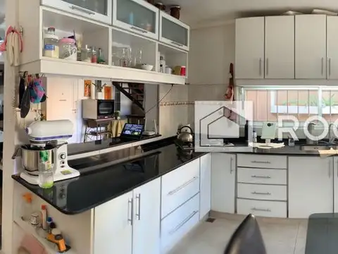 Casa en Alquiler con 1 cochera