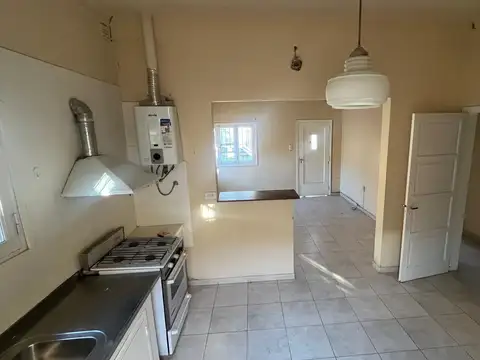 CASA EN VENTA  – Calle Villegas, pleno centro.