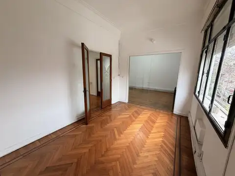 Oficina 6 ambientes con 3 baños