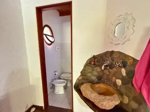 Casa 4 ambientes con 2 baños
