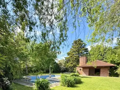 Venta de casa en el barrio El Carmencito con terreno de 2.100 m²