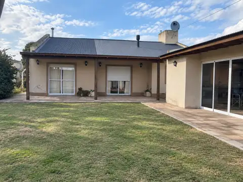 CASA 4 AMBIENTES CON QUINCHO Y PATIO. APTO CREDITO