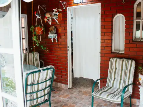 Oportunidad ! 3AMB CON PATIO, PARRILLA Y JARDÍN DE INVIERNO A 6 CUADRAS DE MITRE Y GRAL. HORNOS  