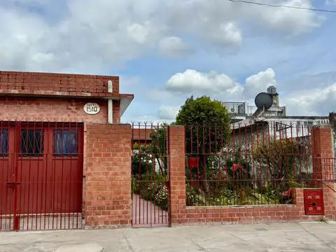 CASA EN VENTA 3 AMBIENTES CON 2 DEPTOS LOMAS