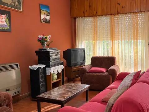 CASA EN VENTA 3 AMBIENTES CON 2 DEPTOS LOMAS