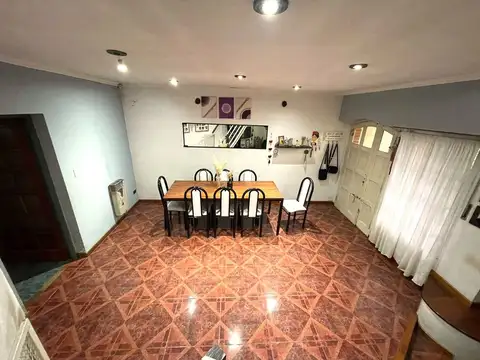 VENTA CHALET DE DOS PLANTAS EN ADROGUE