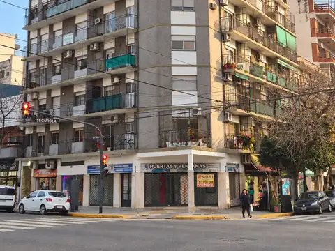 Departamento 3 ambientes frente con 2 balcones