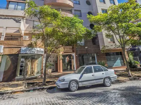 ALQUILA TRES DORM PUNTA CARRETAS CON GARAJE