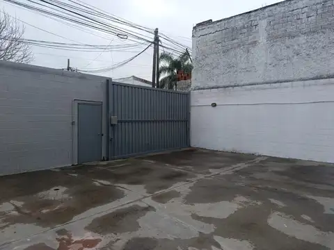 Galpón Comercial & Semi Industrial en Alquiler en Ituzaingó Norte!