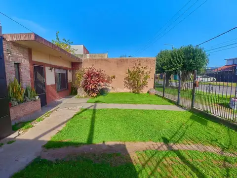 CASA EN VENTA QUILMES OESTE 3 DORMITORIOS PARQUE