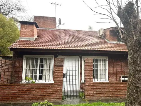 CASA EN VENTA EN BARRIO PARQUE EL CAZADOR 3 DORMITORIOS  PARQUE PILETA GARAGE