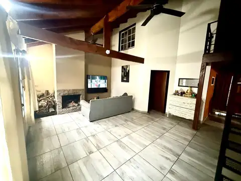 Casa en Venta con 2 cocheras