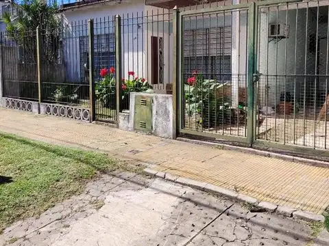 Aristóbulo del Valle e/ Vucetich y Zeballos