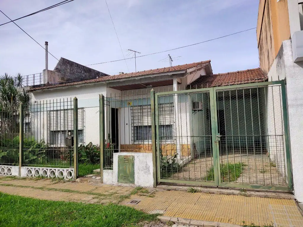 Aristóbulo del Valle e/ Vucetich y Zeballos