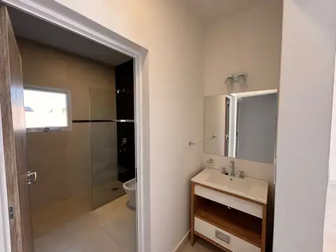 Casa 4 ambientes con 1 baño