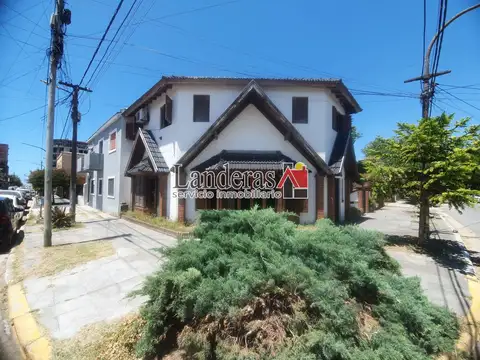 Bonita Casa 4 amb. en esquina - Dos cuadras del mar!
