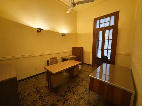 Casa 8 ambientes con 4 baños