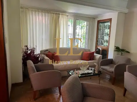 Casa 5 ambientes con 4 baños